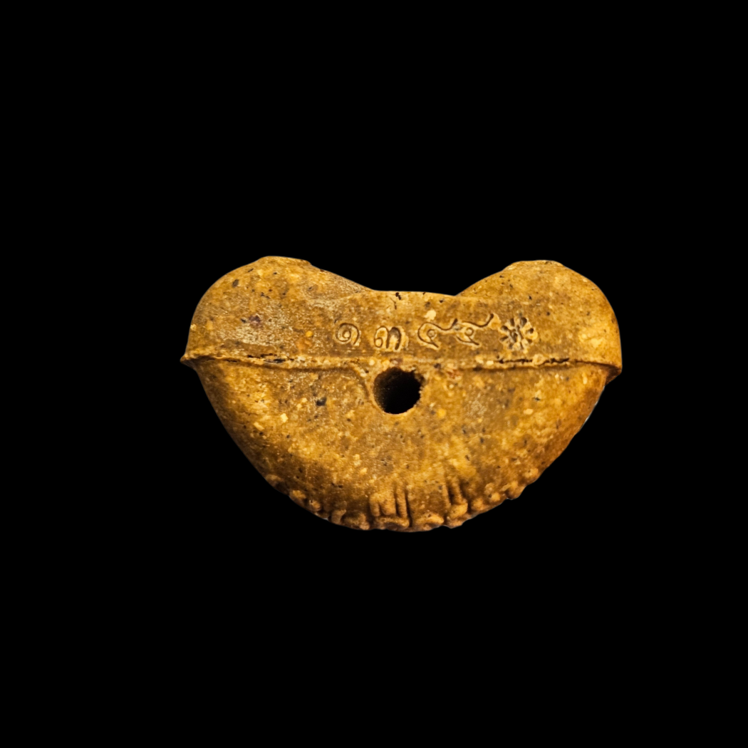 พระปิดตารวยไม้ยั้งเนื้อผงยาไท้จินดาทิพมนต์มังคละมหามงคลหลวง เลข.1344 หลวงปู่ศิลา สิริจันโท