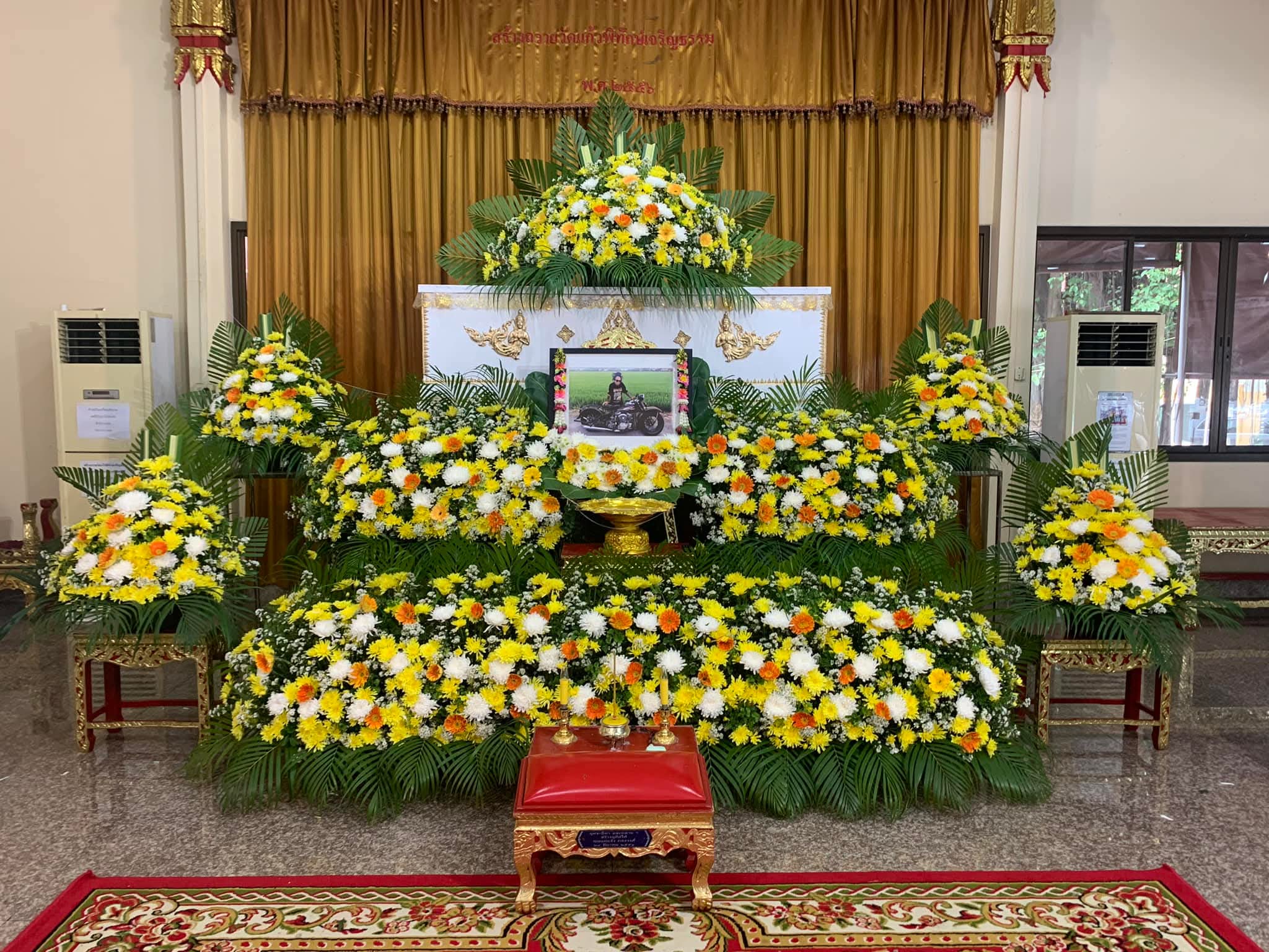 ชุดดอกไม้ สวน2ชั้น + 4กอ