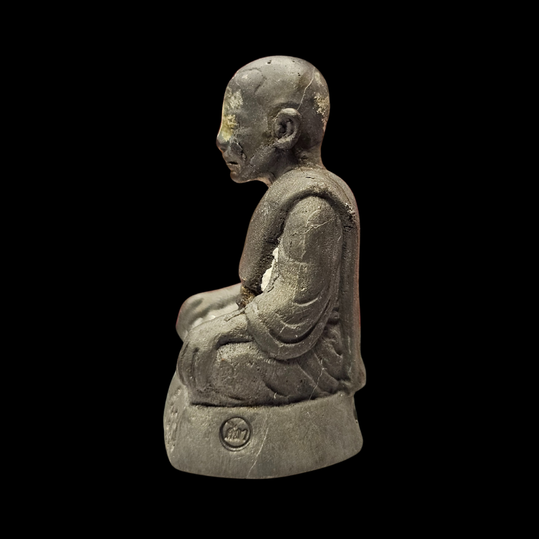 รูปหล่อหลวงปู่สำเร็จลุน ไหว้ครูเสาร์5 ปี67 เนื้อตะกั่วพันปี เลข.2038