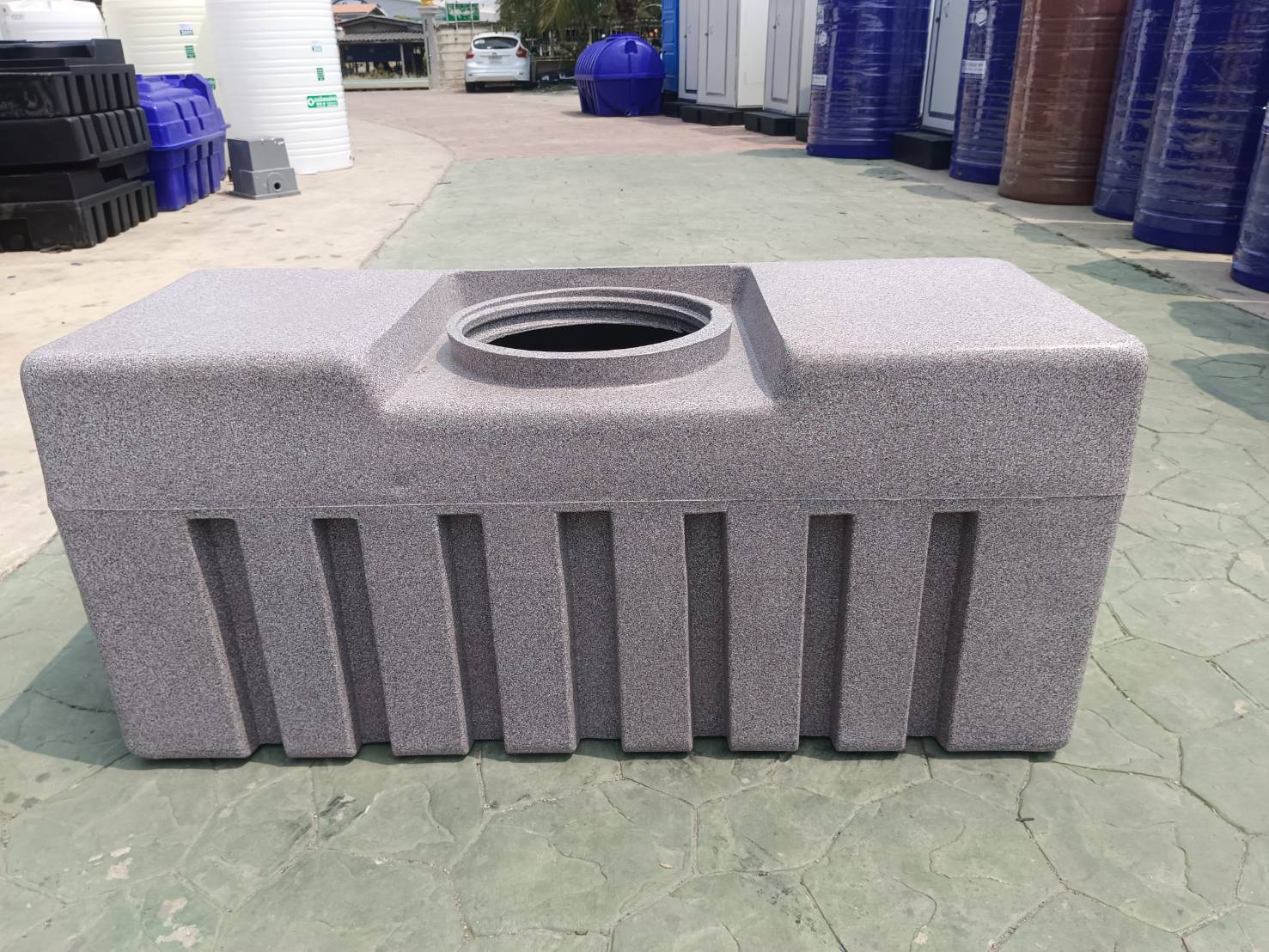 ถังเก็บน้ำ PE SAFE ลายแกรนิต 1000 ลิตร รุ่น GN-1000 ใต้บันได