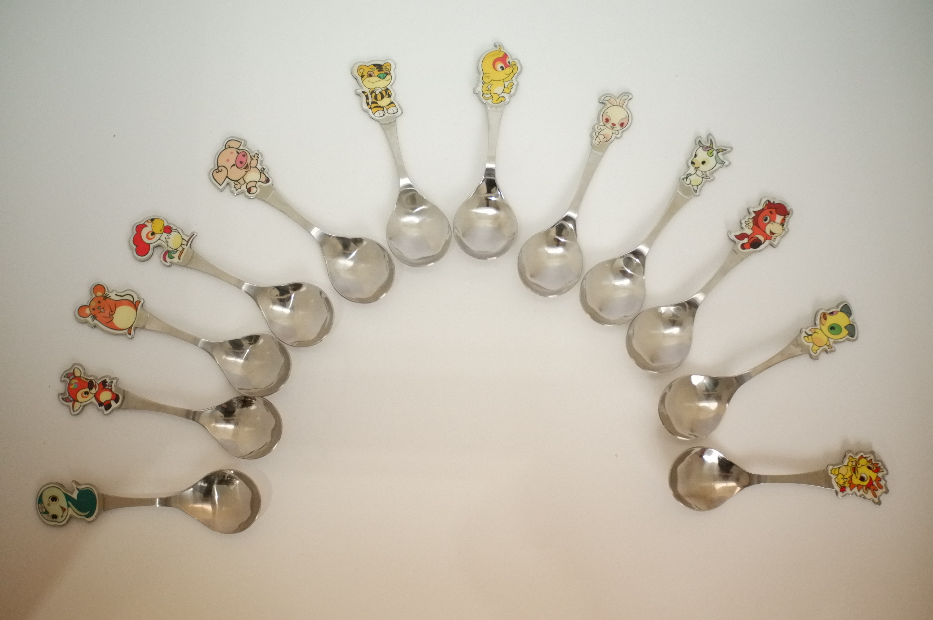 ชุดช้อนสเตนเลสลายสัตว์ 12 ราศี