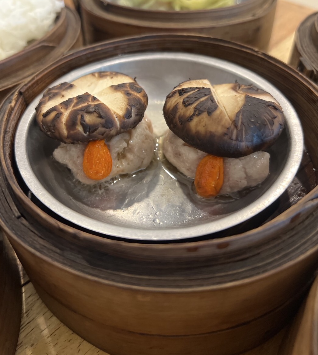 เห็ดหอมแต้มหน้าหมู