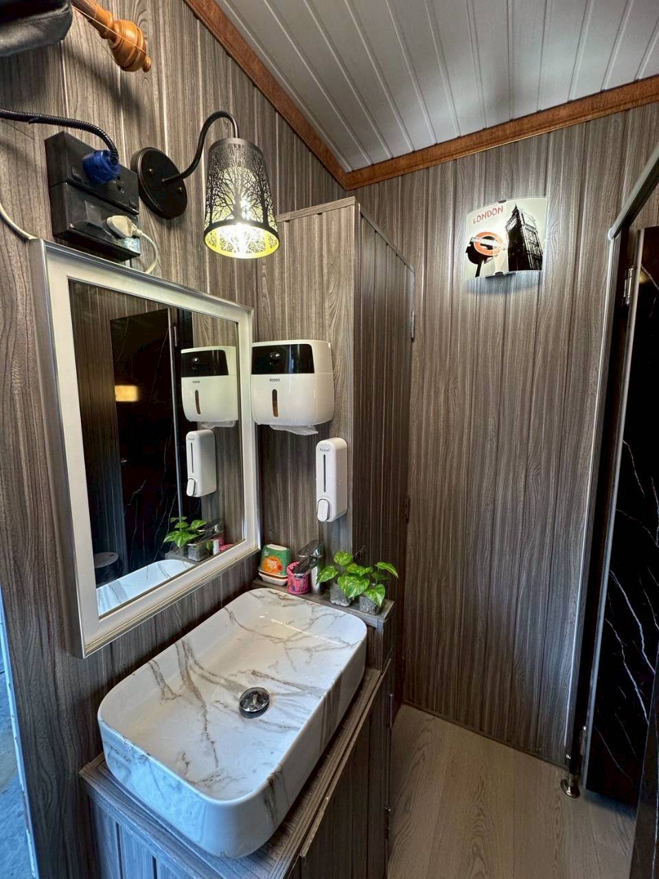 รถสุขาเคลื่อนที่0984766219