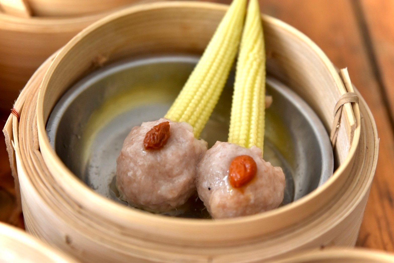 ข้าวโพดอ่อนแต้มหน้าหมู