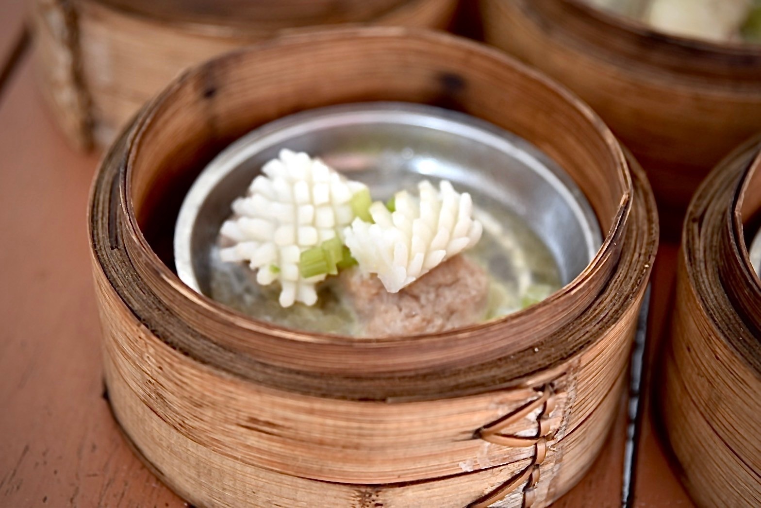 ปลาหมึกแต้มหน้าหมู