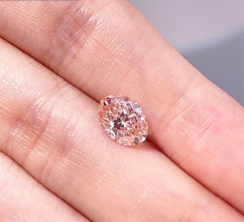 เพชรสังเคราะห์เพาะเลี้ยงโครงสร้างอะตอมเพชรแท้ รูปไข่ สีชมพูใส