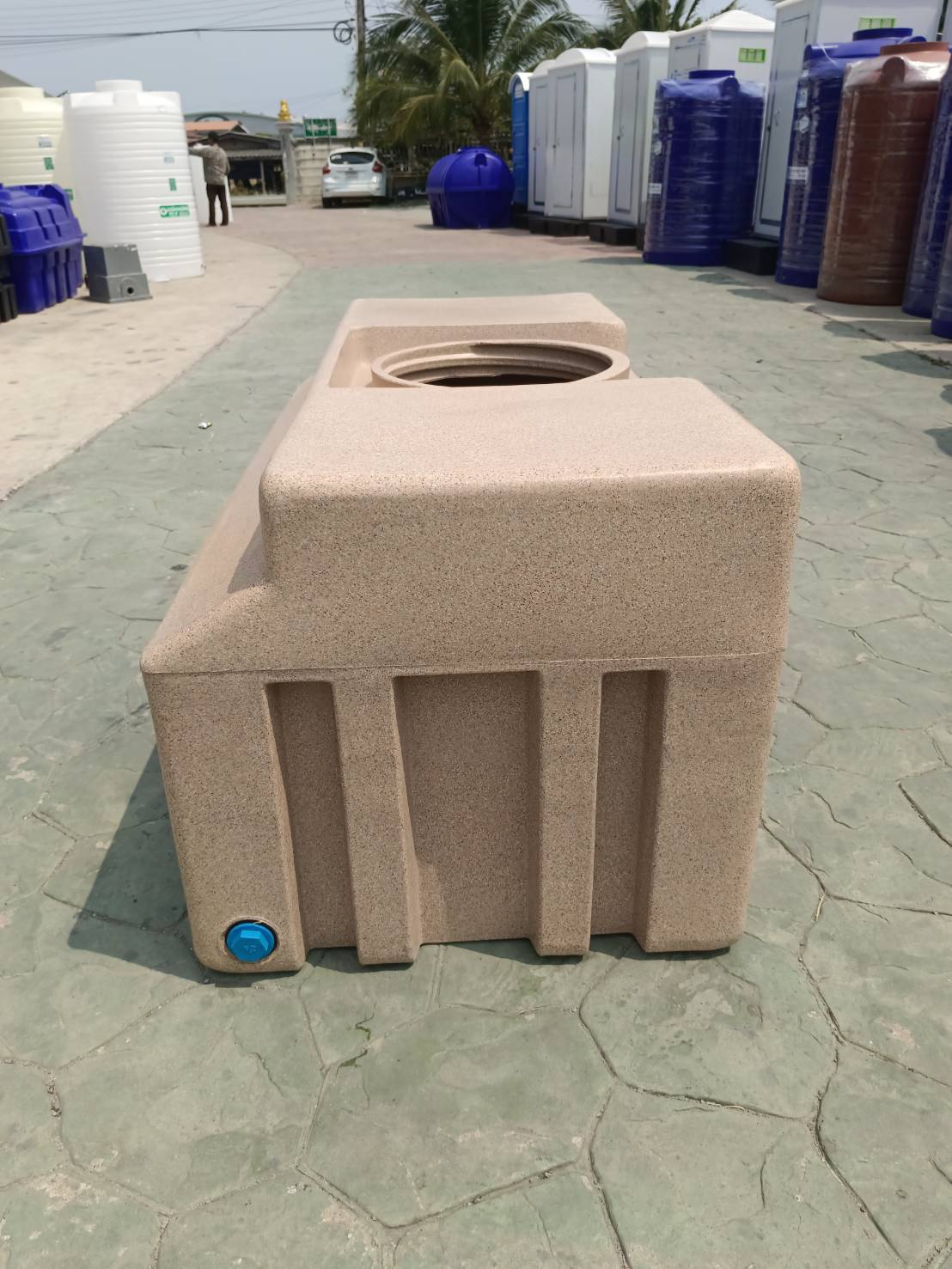 ถังเก็บน้ำ PE SAFE ลายแกรนิต 1000 ลิตร รุ่น GN-1000 ใต้บันได