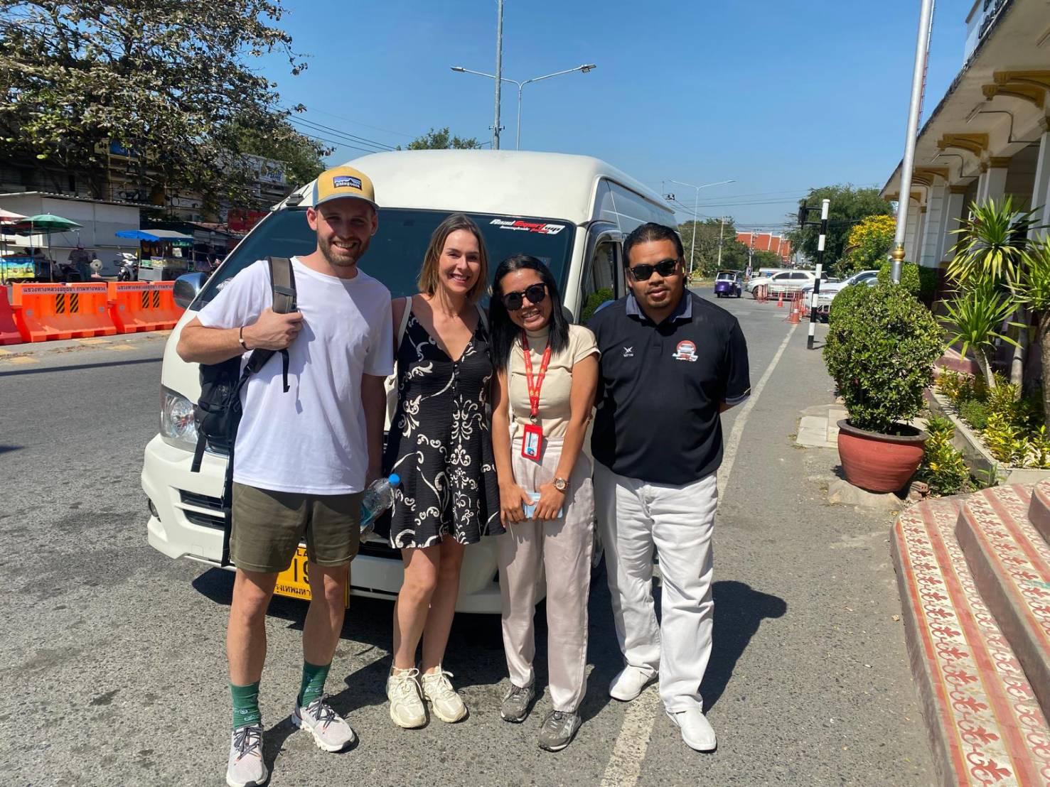 Tour Guide Thailand Pro : Licensed Pro 2 /1,890 baht per day only