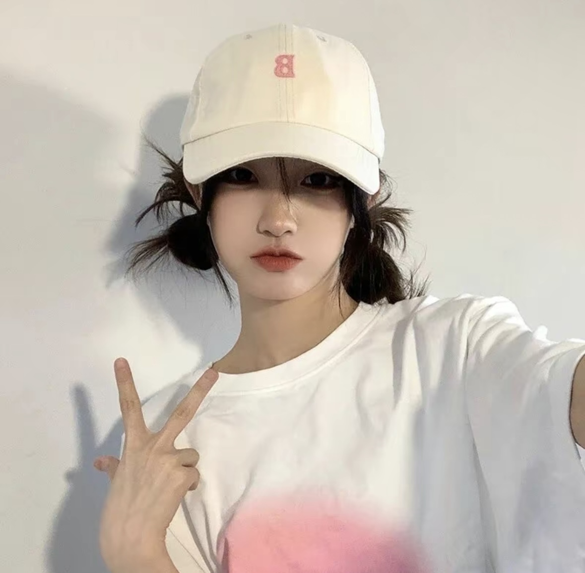 หมวกปัก B สีขาว