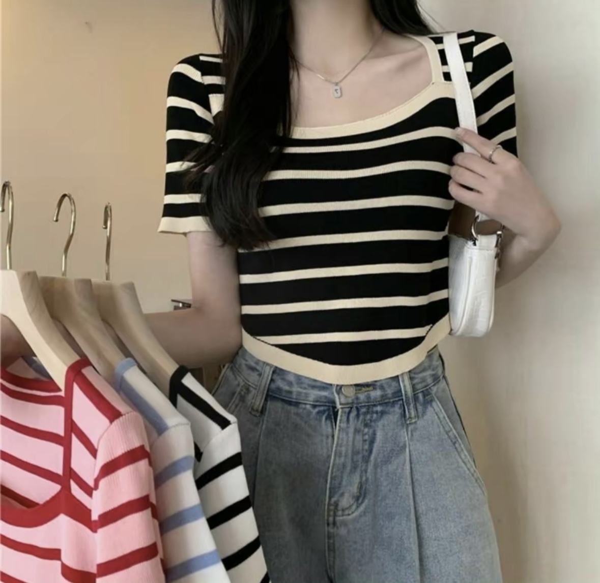 เสื้อคอยูลายทาง