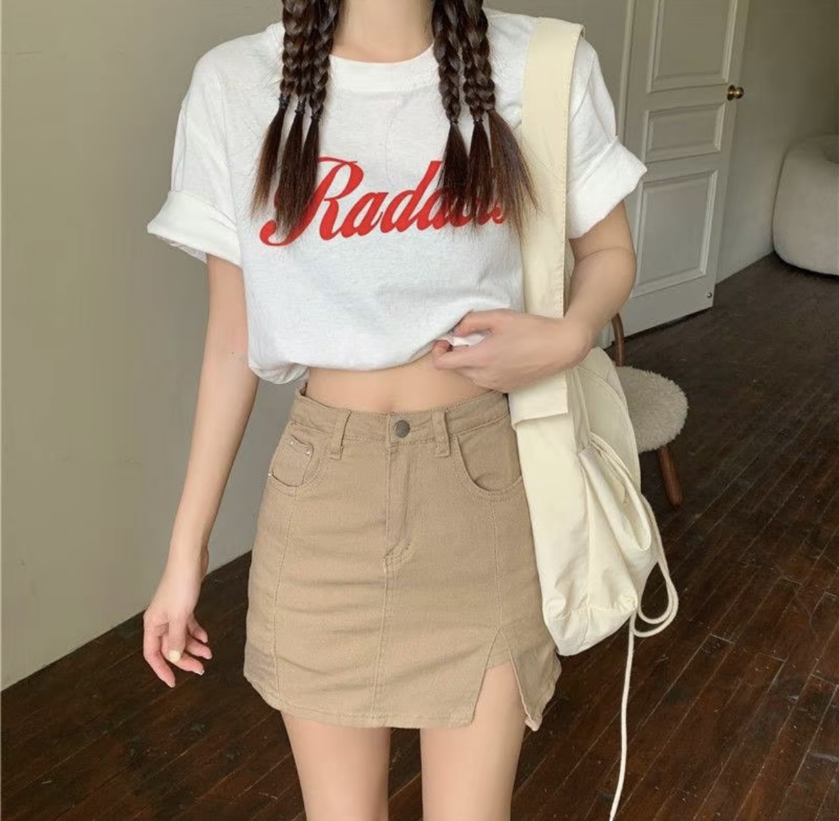 กระโปรงผ่าข้างสีครีม s