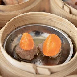 ไข่แดงแต้มหน้าหมู