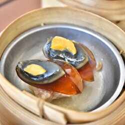 ไข่เยี่ยวม้าแต้มหน้าหมู