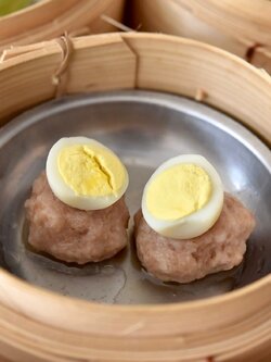 ไข่นกกระทาแต้มหน้าหมู