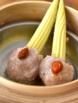 ข้าวโพดอ่อนแต้มหน้าหมู