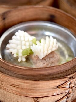 ปลาหมึกแต้มหน้าหมู