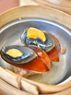 ไข่เยี่ยวม้าแต้มหน้าหมู