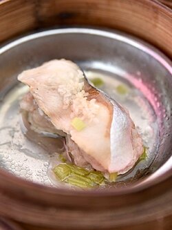 ปลาซาบะแต้มหน้าหมู