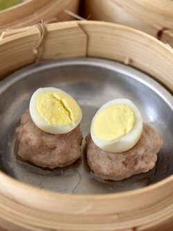 ไข่นกกระทาแต้มหน้าหมู