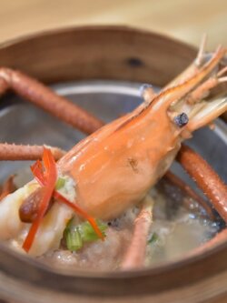 กุ้งขี่หมู