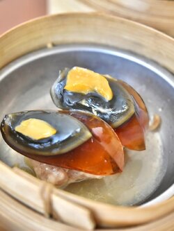 ไข่เยี่ยวม้าแต้มหน้าหมู