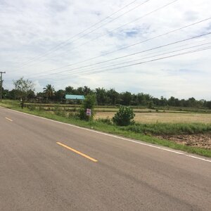 ขายที่ดินห่างจาก อบต.สร้อยพร้าว 2.4 กม. ใกล้ที่ว่าการอำเภอหนองหาน 6.8 กม.11ไร่ 2งาน 97ตรว.การเดินทางสะดวกสบาย