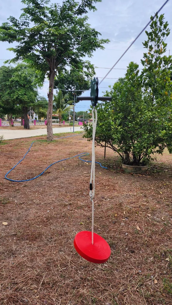 ชุดรอกสลิงสนามเด็กเล่น (Playground Zip Line Trolley) ชุดรอกสลิงสนามเด็กเล่น (Playground Zip Line Trolley)