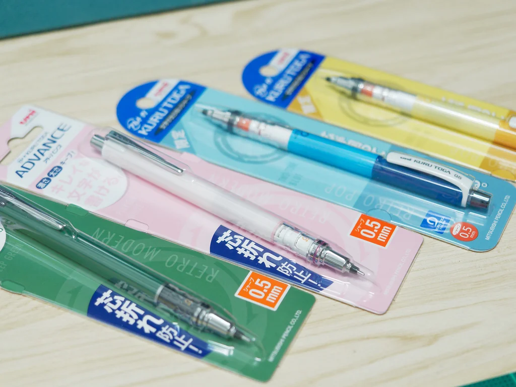 ดินสอกด uni kurutoga Two-Tone & kurutoga advance Retro Modern 0.5 ดินสอกด uni kurutoga Two-Tone & kurutoga advance Retro Modern 0.5
