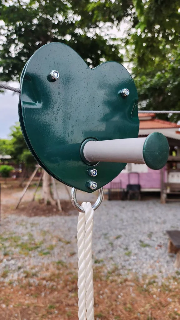 ชุดรอกสลิงสนามเด็กเล่น (Playground Zip Line Trolley) ชุดรอกสลิงสนามเด็กเล่น (Playground Zip Line Trolley)