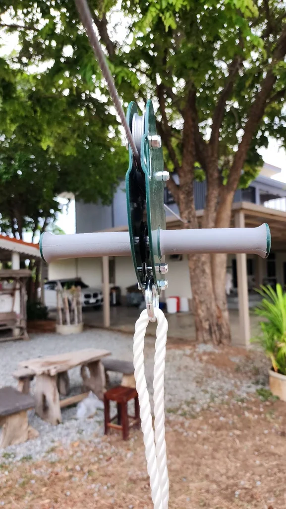ชุดรอกสลิงสนามเด็กเล่น (Playground Zip Line Trolley) ชุดรอกสลิงสนามเด็กเล่น (Playground Zip Line Trolley)
