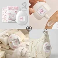 Mumchit Perfumed Keyring Hand Cream 50ml - Baby Cotton แฮนด์ครีมทามาก็อต กลิ่นหอมสะอาด Mumchit Perfumed Keyring Hand Cream 50ml - Baby Cotton แฮนด์ครีมทามาก็อต กลิ่นหอมสะอาด