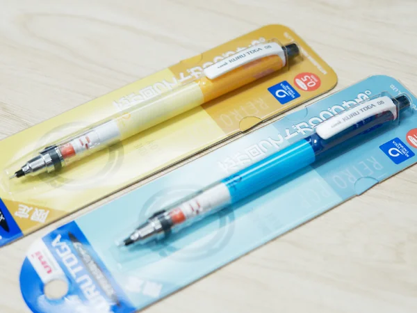 ดินสอกด uni kurutoga Two-Tone & kurutoga advance Retro Modern 0.5 image 3 ดินสอกด uni kurutoga Two-Tone & kurutoga advance Retro Modern 0.5 image 3