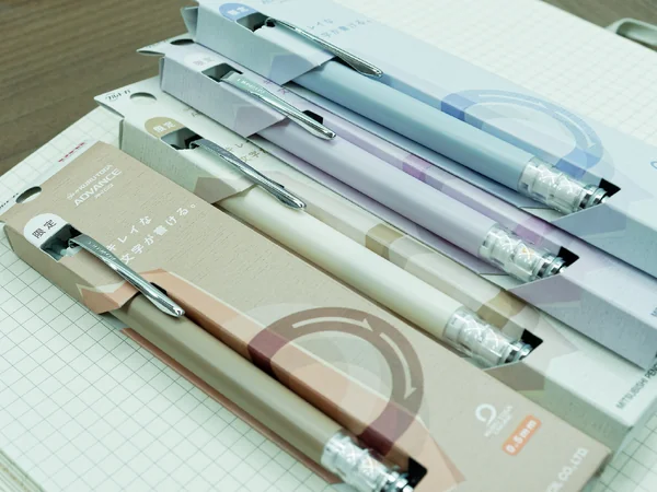 ดินสอกด uni kurutoga advance 0.5 (M) image 2 ดินสอกด uni kurutoga advance 0.5 (M) image 2