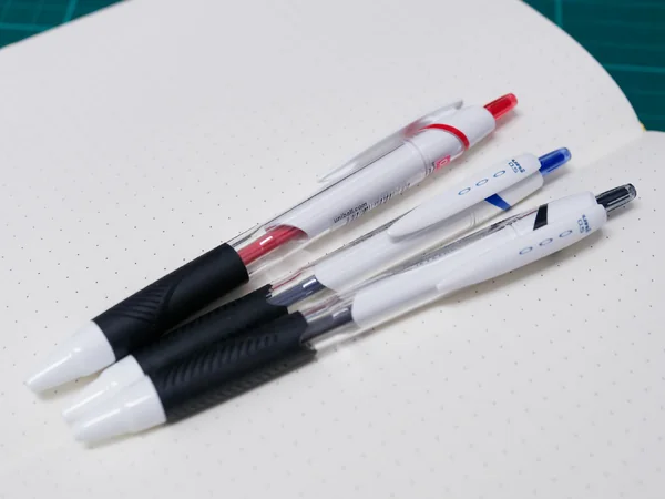 ปากกาลูกลื่น uni Jetstream Sport 0.5mm image 2